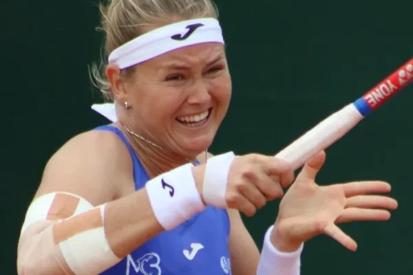 Bouzkova Favored Against Semenistaja: Form and Surface Advantage Point to Czech Victory