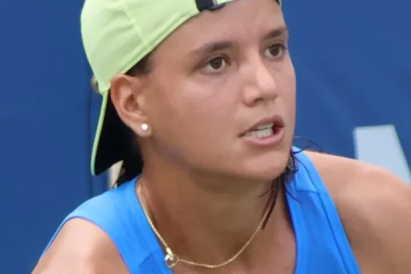 Arango Favored Against Carle in WTA Clash: Form and Surface Advantage Point to Decisive Victory