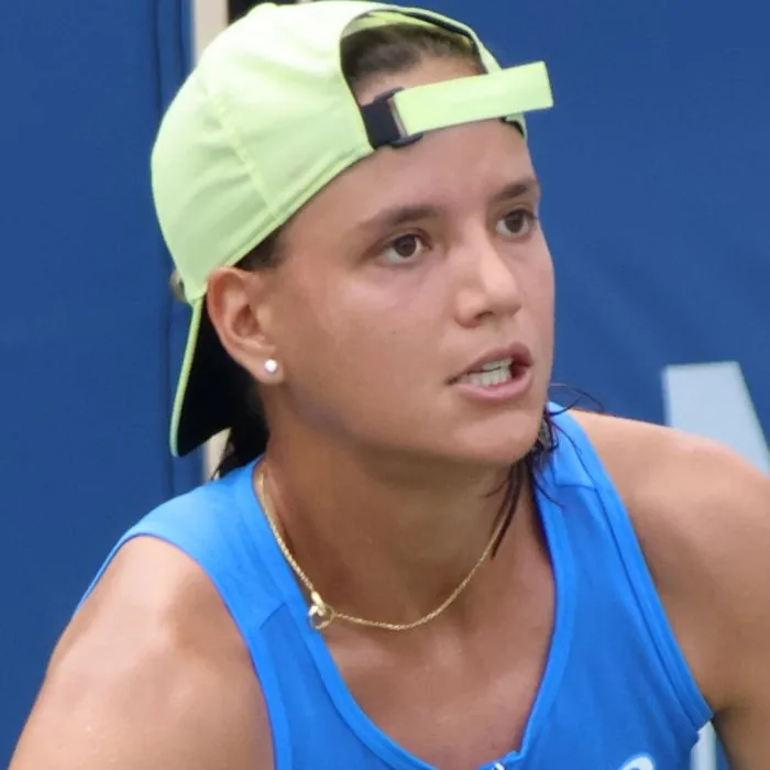 Arango Favored Against Carle in WTA Clash: Form and Surface Advantage Point to Decisive Victory