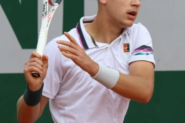 Medjedovic Favored Against Sachko in Naples Challenger: Form and Surface Advantage Point to Serbian Victory