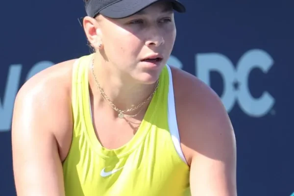 Anisimova Favored Against Bencic at Miami: Form and Hard Court Mastery Drive the Prediction