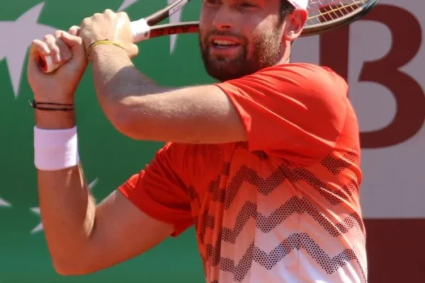 Majchrzak Favored Over Halys at Miami: Hard Court Form and Recent Momentum Drive Prediction